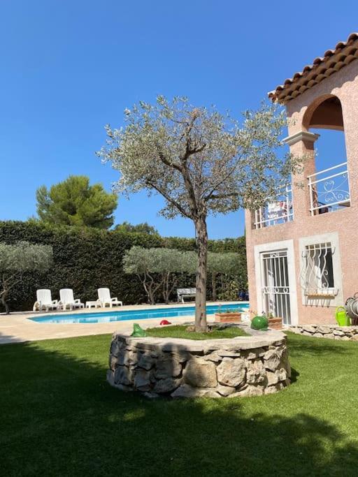 T2 Avec Jardin Et Piscine Privee Apartment Velaux Luaran gambar