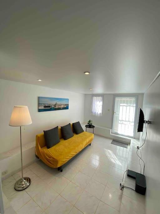 T2 Avec Jardin Et Piscine Privee Apartment Velaux Luaran gambar